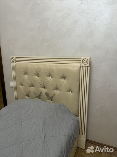 Мебель кровати комод