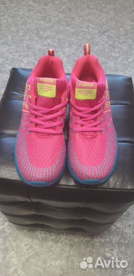 Кроссовки женские 38, 39