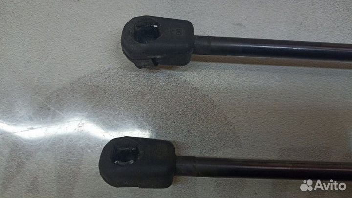 Амортизатор двери багажника Volkswagen Tiguan 5N1