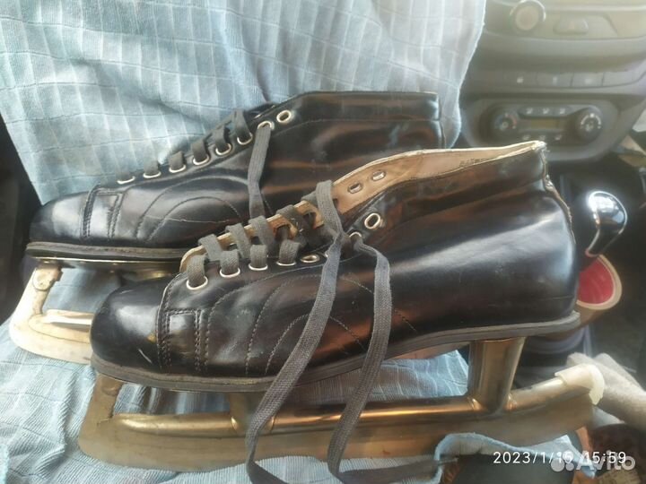 Коньки хоккейные