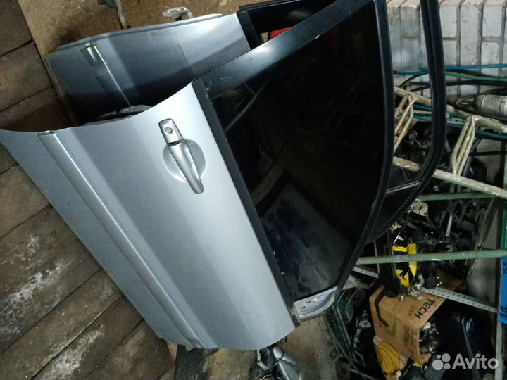 Правая передняя дверь mitsubishi lancer 9
