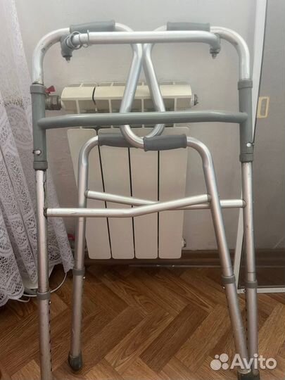 Ходунки шагающие двухуровневые и на колесиках