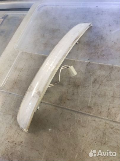 Повторитель поворота лев б/у ориг деф VW Туарег GP