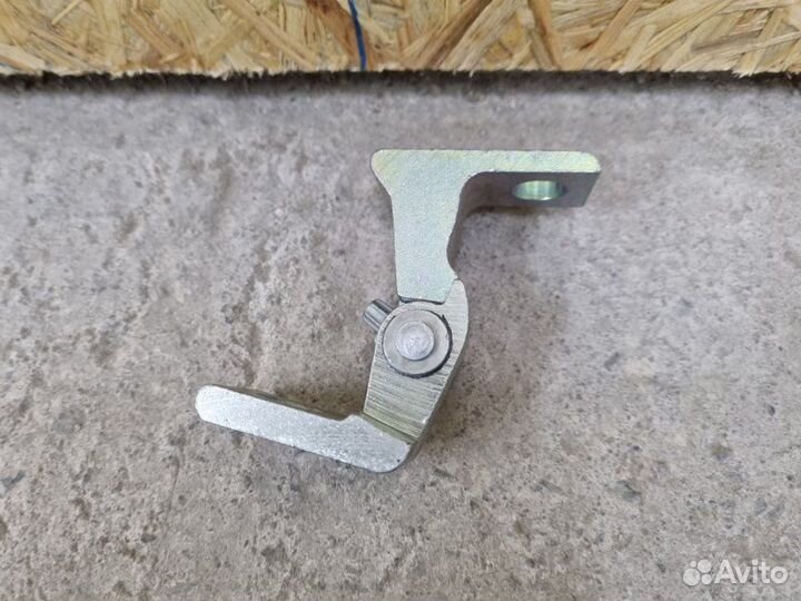 Петля двери передняя правая Volkswagen Polo 5 С