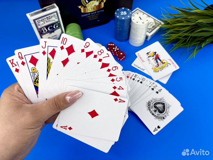 Покерный набор в кейсе 100 фишек 2 колоды карт