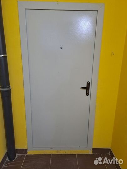 Дверь входная металлическая от застройщика