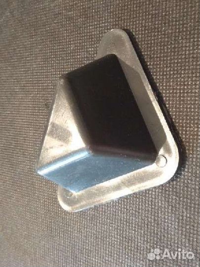 Опора треугольная пласт для мебели(ножка 35 мм)