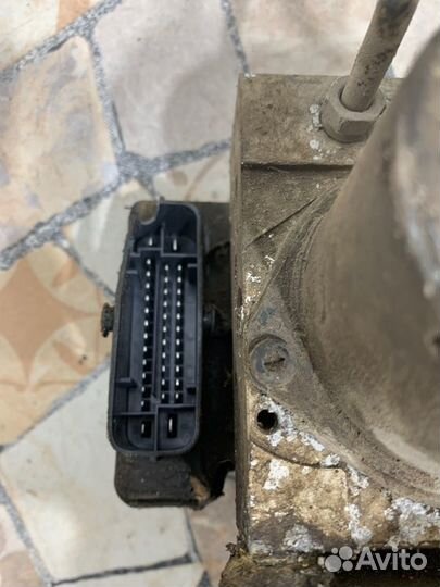 Блок ABS Kia Ceed Ed хэтчбэк 1.6 122 Л.C. 2010