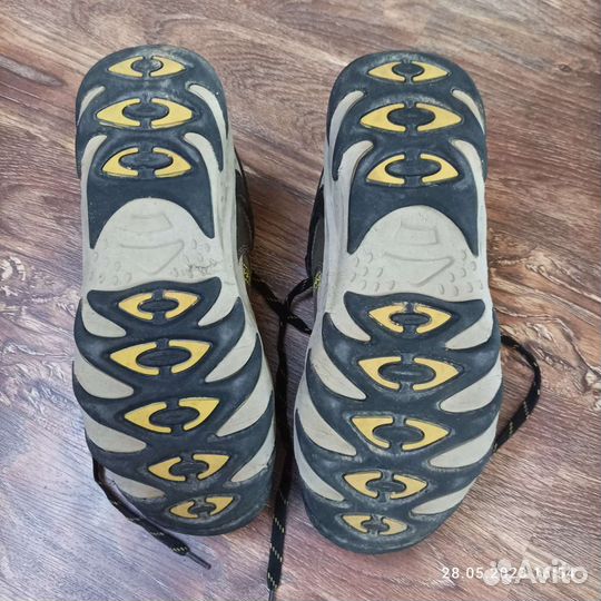 Трекинговые ботинки 44