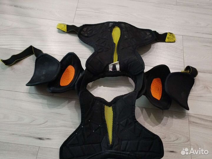 Нагрудник хоккейный CCM tacks 7092