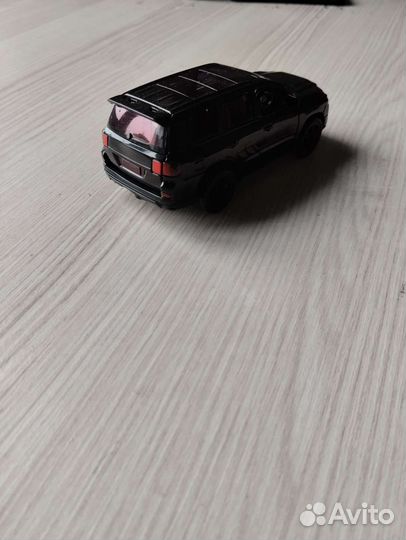 Модель автомобиля ленд курзер