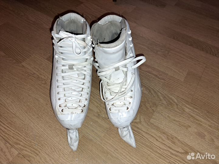 Профессиональные фигурные коньки 245