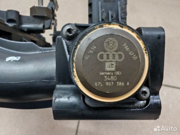 Коллектор впускной Audi A4 B8, Q5 06H133201AM