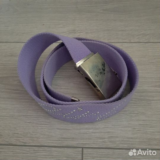 Ремень с металлической пряжкой