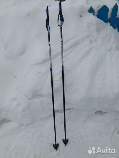 Беговые лыжи с палками и ботинками