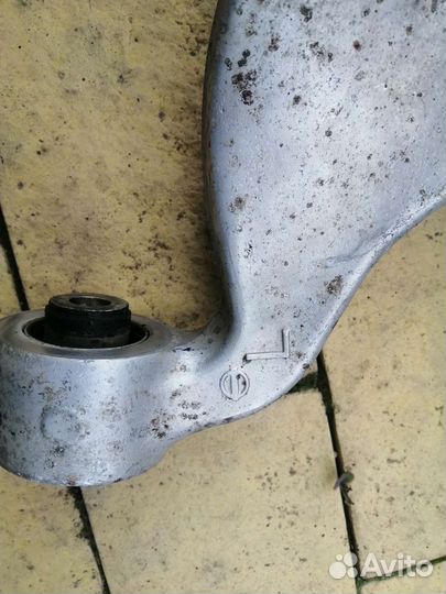 Левый Нижний рычаг на Инфинити Q50