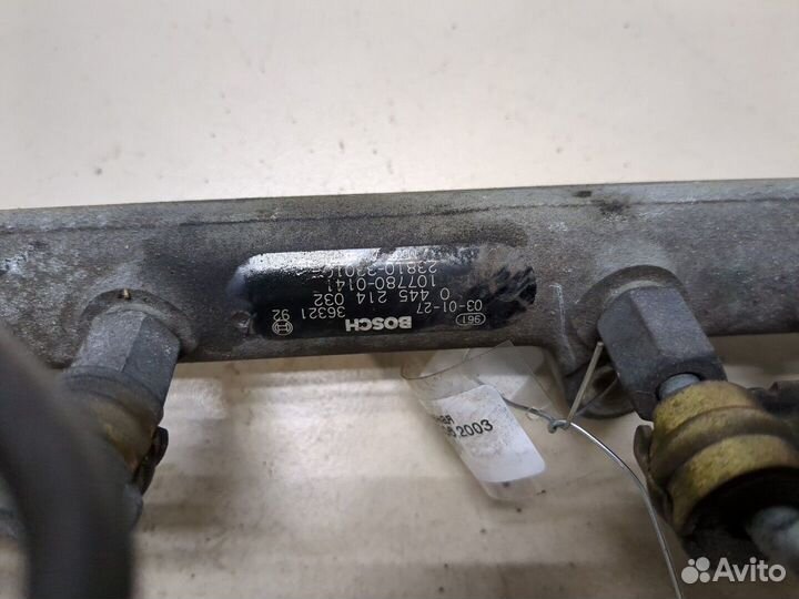 Рампа топливная Toyota Yaris, 2003