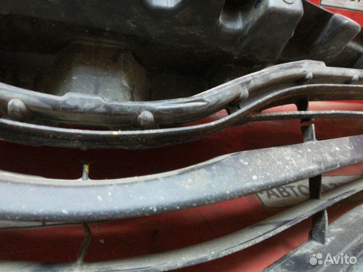 Решетка радиатора Toyota Vitz KSP130