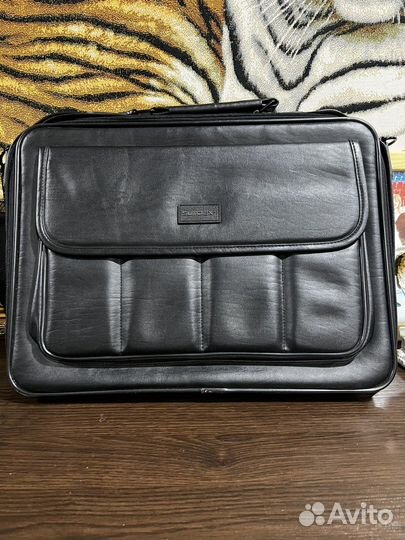 Сумка для ноутбука очень хорошего качества
