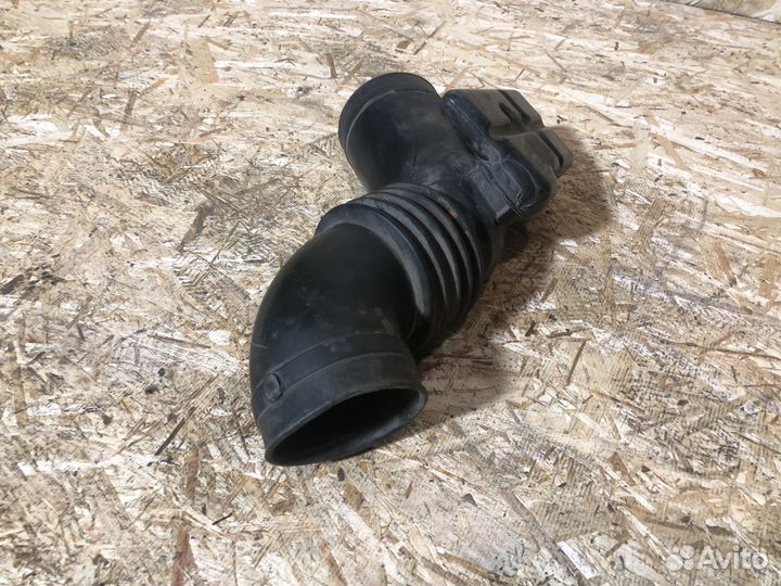 Патрубок воздушного фильтра Subaru Tribeca B9 2005