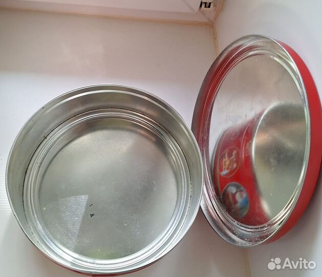 Жестяные банки от чая, печенья