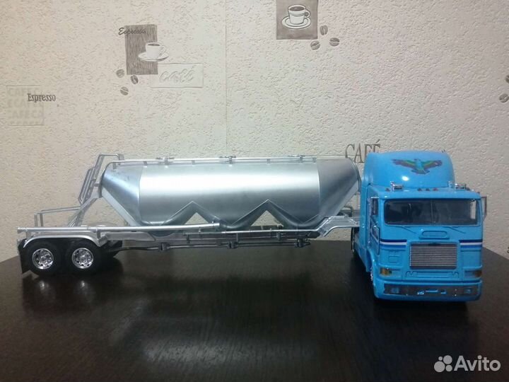 Модель Freightliner 1/32
