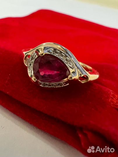 Золотое кольцо с бриллиантами и природным рубином