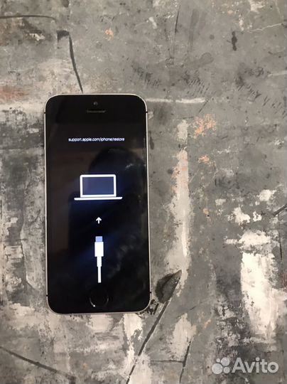 Телефон iPhone SE 32gb