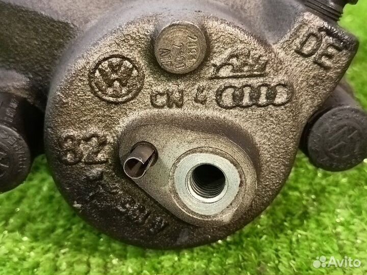 Суппорт тормозной передний правый Volkswagen Golf