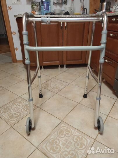 Ходунки для взрослых с колесами