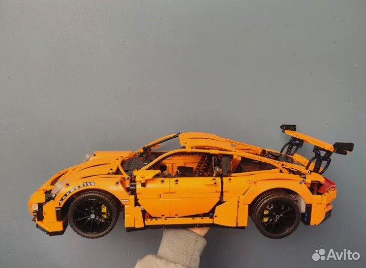 Яркий оранжевый Porsche 911 GT3 RS для сборки