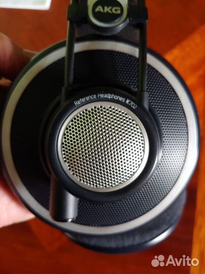 AKG K702