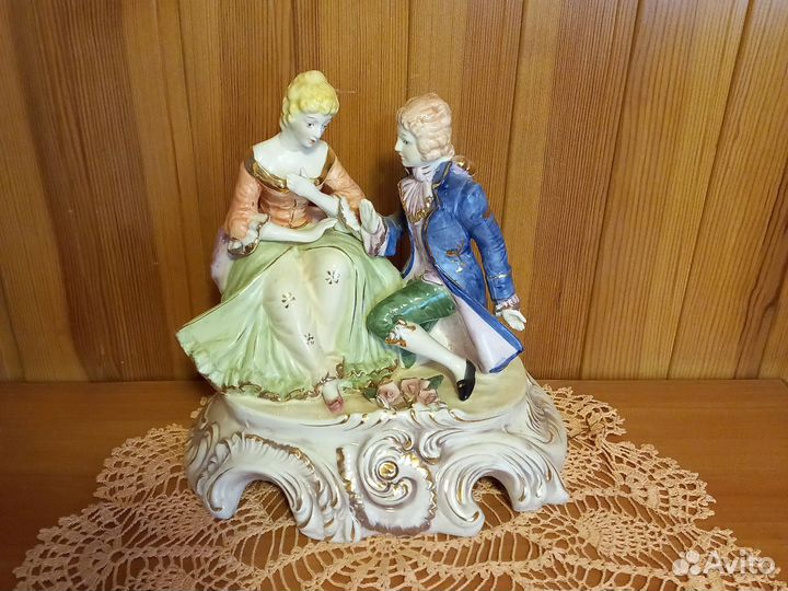Статуэтка фарфор