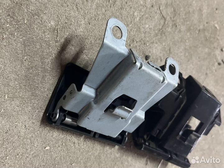 Ручка открывания бензобака Nissan Tiida C11