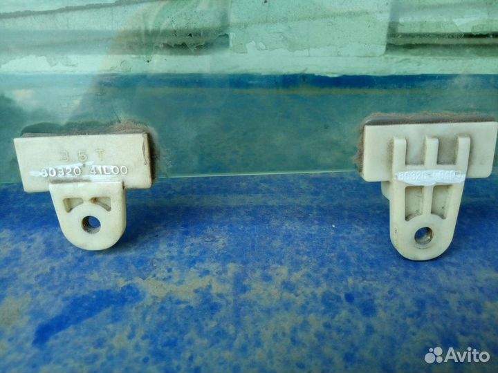 Nissan Bluebird U14 - Стекло левое переднее Б/У