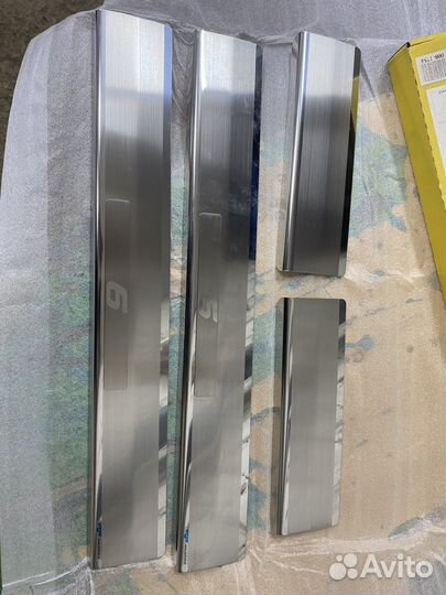 Хромированные накладки на пороги мазда 6