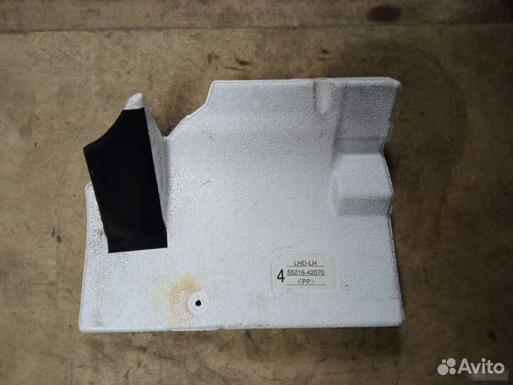 Уплотнитель пола багажника Toyota Rav4 30