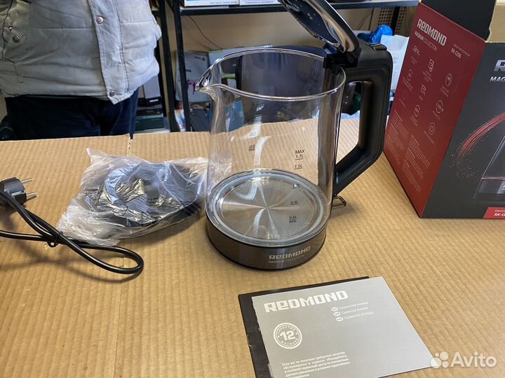 Электрочайник Redmond RK-G196
