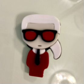 Брошь Karl Lagerfeld