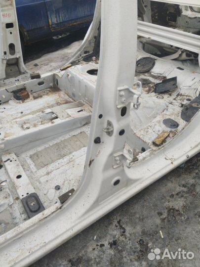 Центральная стойка кузова Renault Logan 2 New