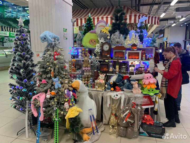 Продавец новогодних товаров
