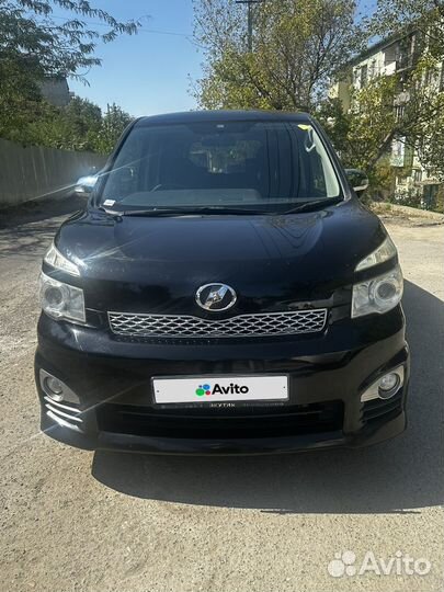 Toyota Voxy, 2011