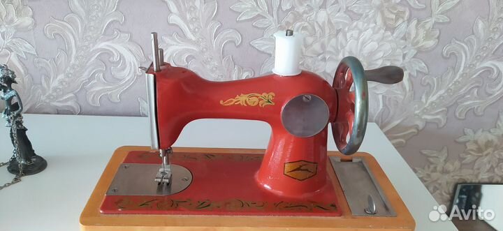 Детская швейная машинка