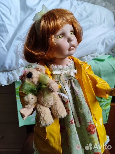 Кукла фарфоровая коллекционная