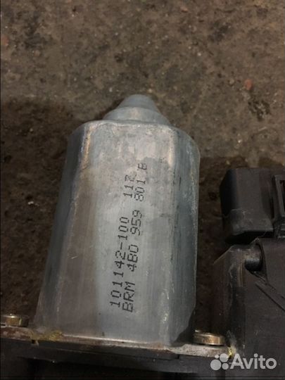 Моторчик стеклоподъёмника задний левый Ауди а6 с5