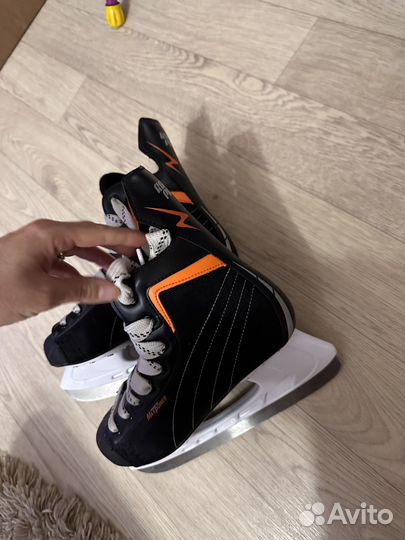 Коньки хоккейные