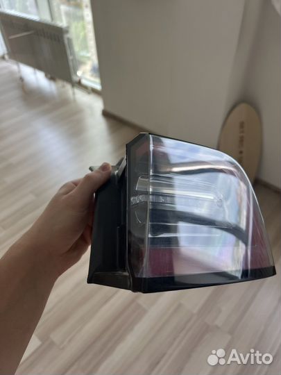 Фонарь задний правый Tesla Model 3