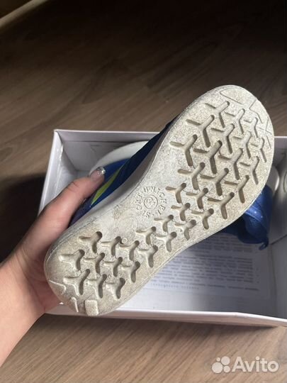 Кроссовки детские 31р