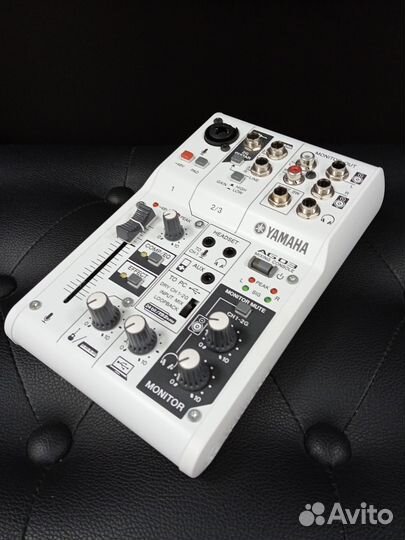 Микшерный пульт Yamaha Mixing Console AG03
