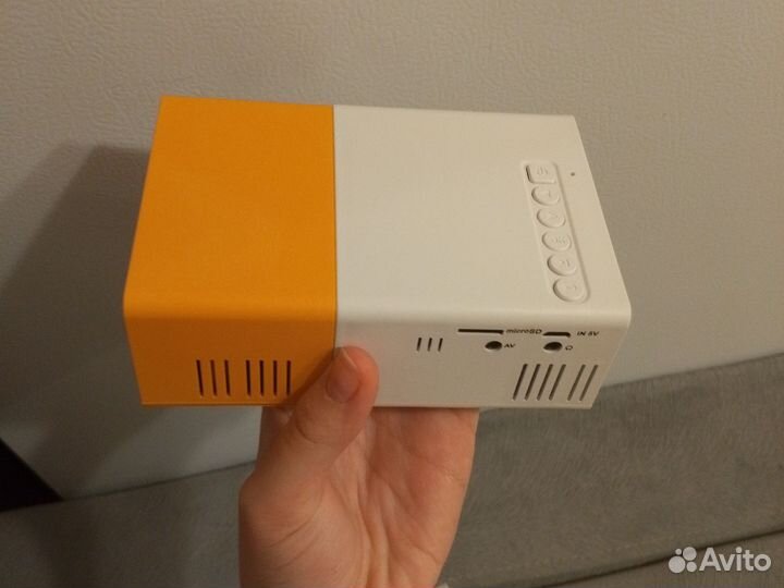 Мини проектор новый